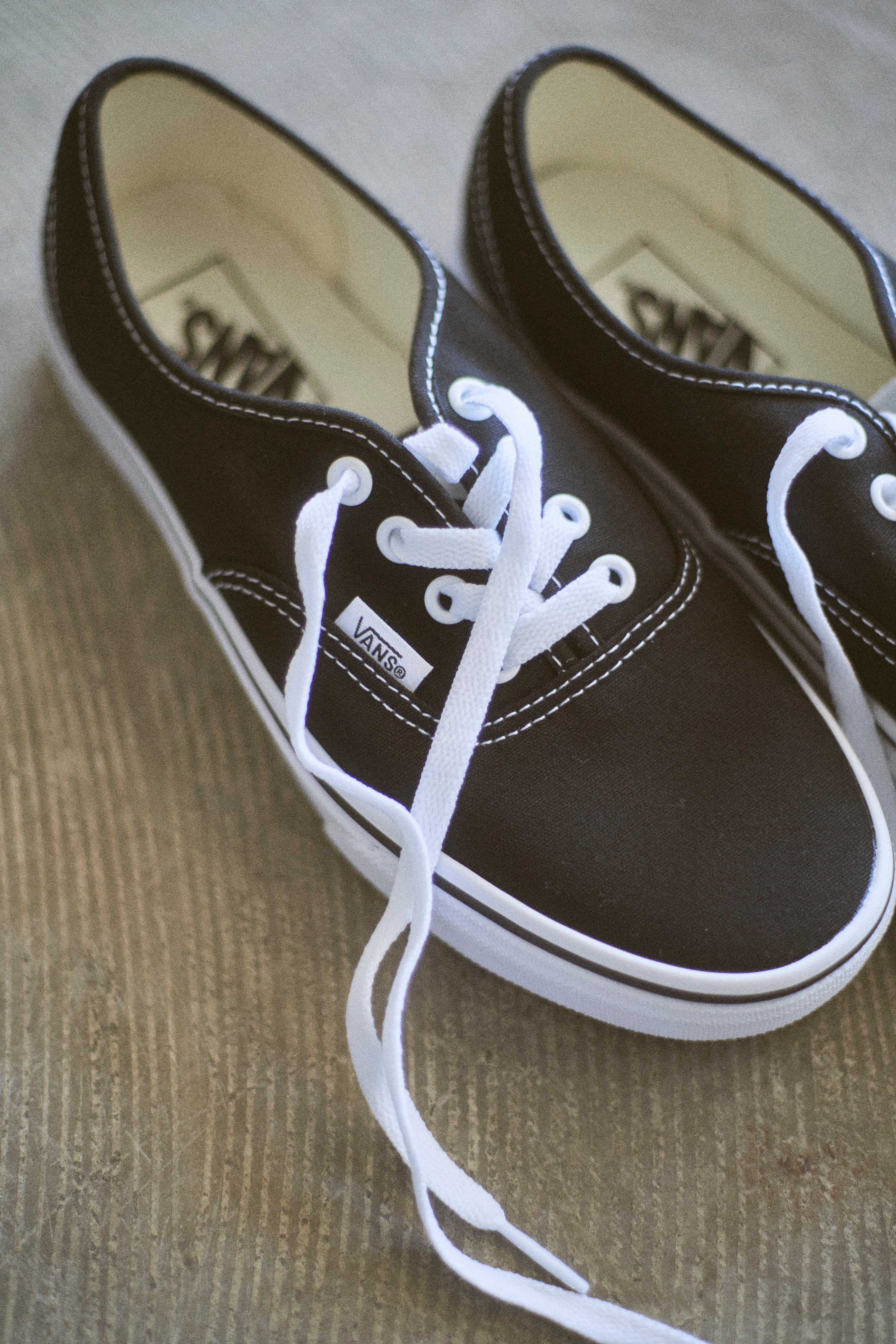 VANS / AUTHENTIC
