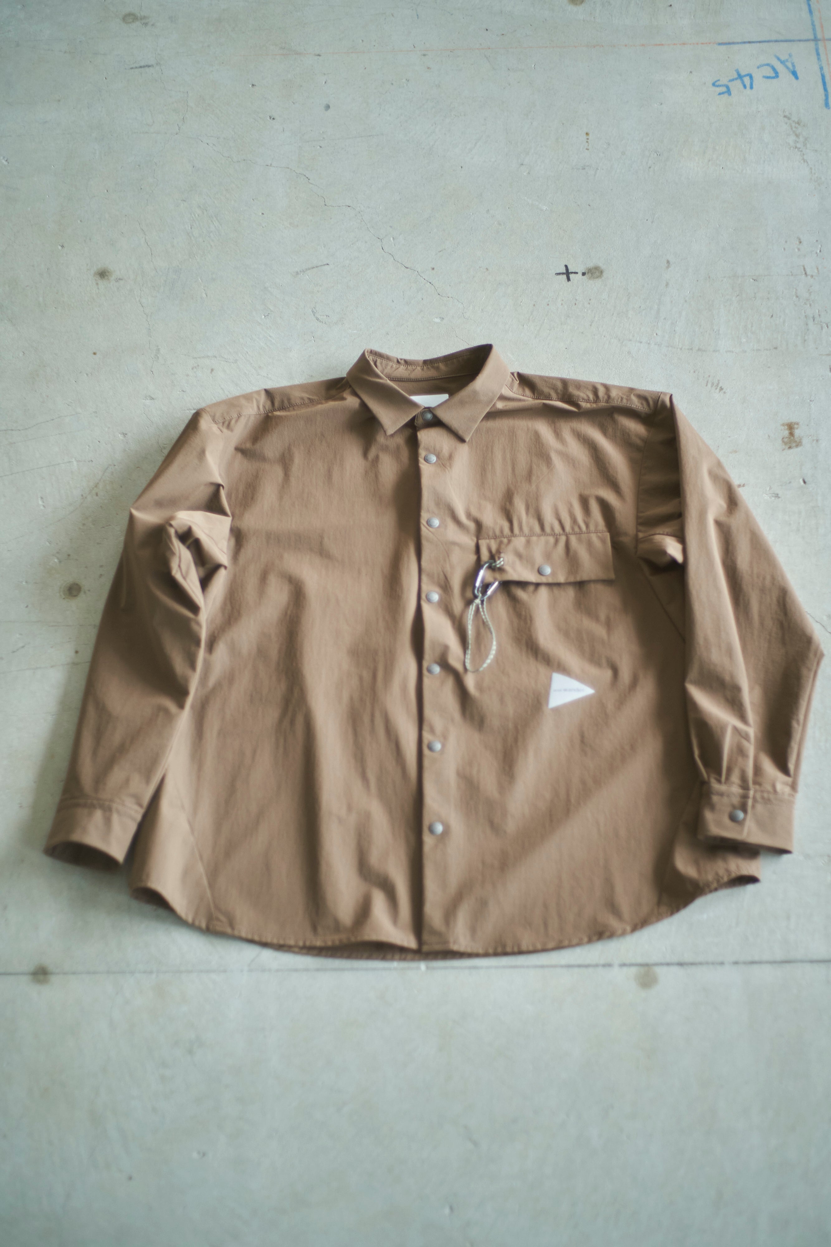 and wander / light w cloth shirt