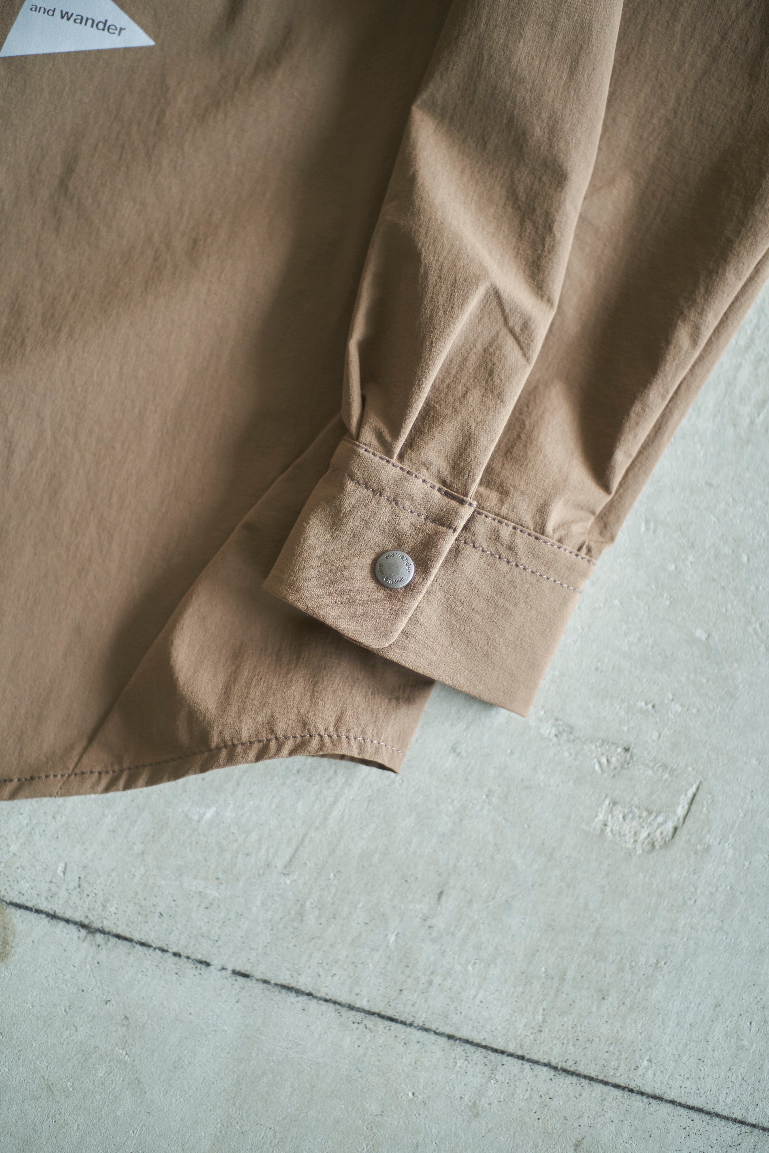 and wander / light w cloth shirt