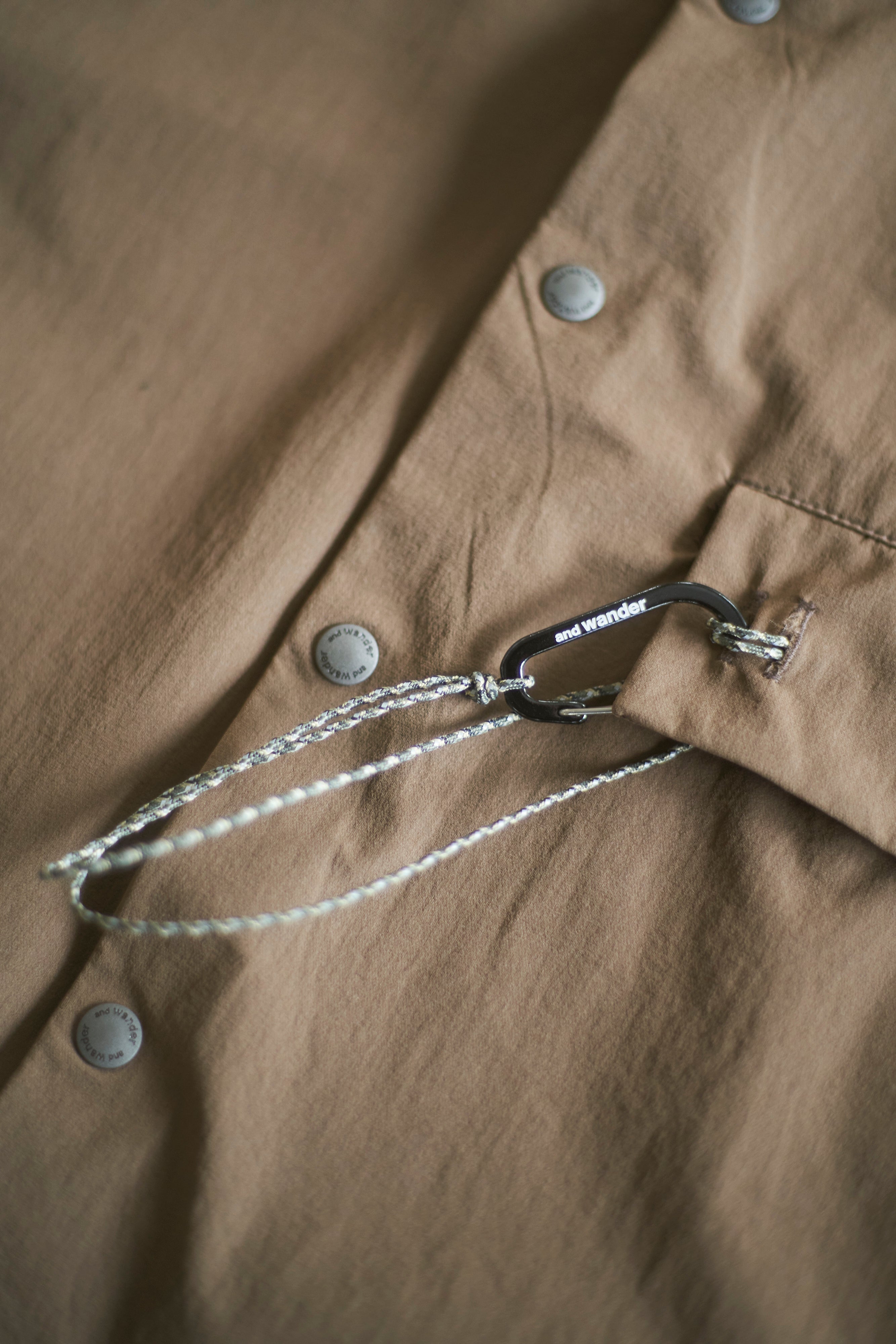 and wander / light w cloth shirt