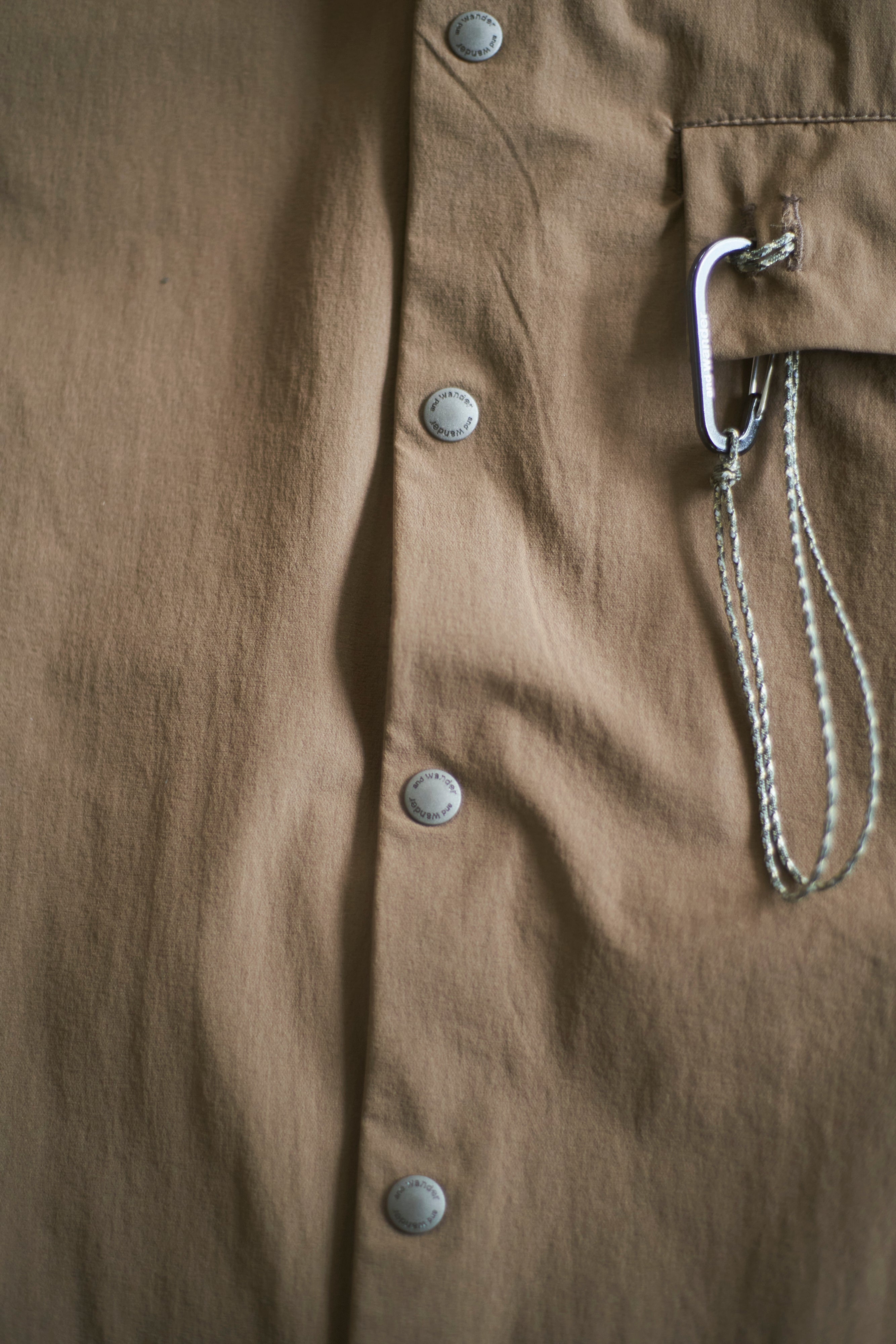 and wander / light w cloth shirt