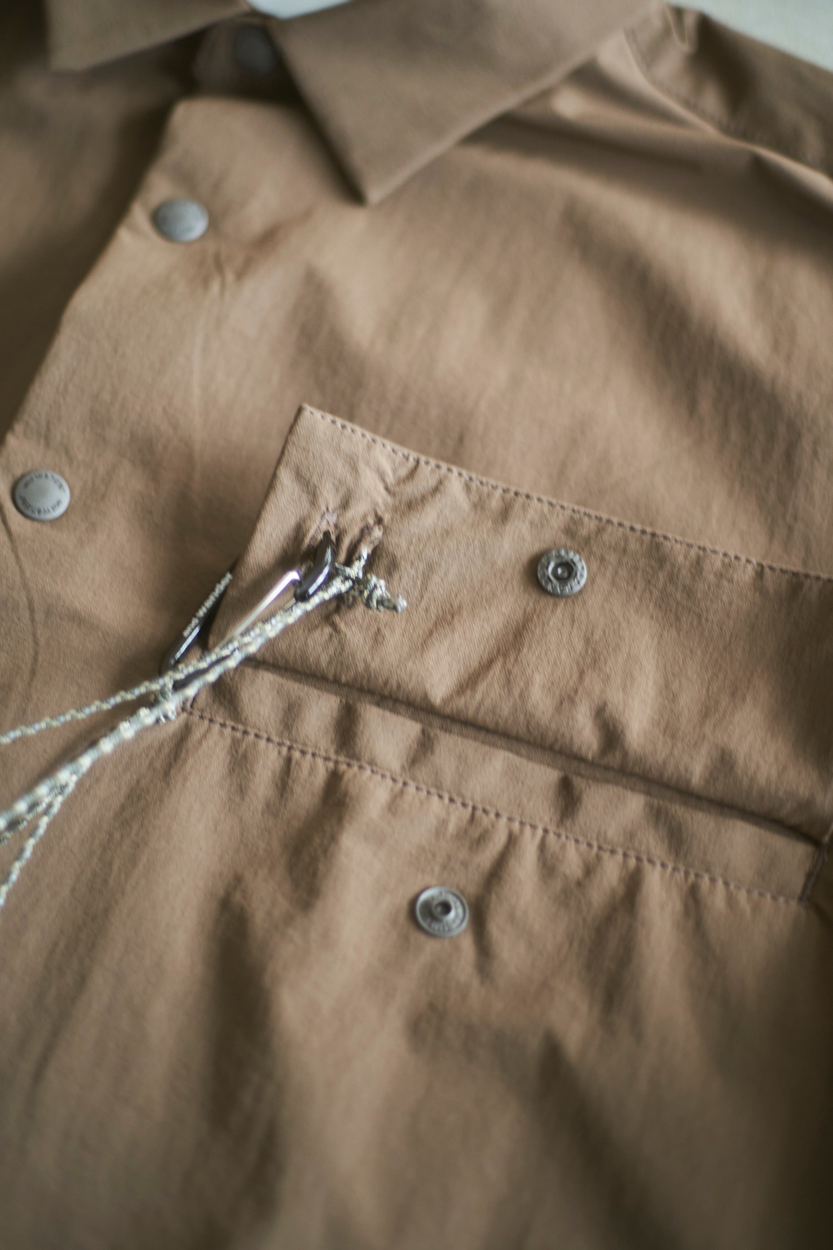 and wander / light w cloth shirt