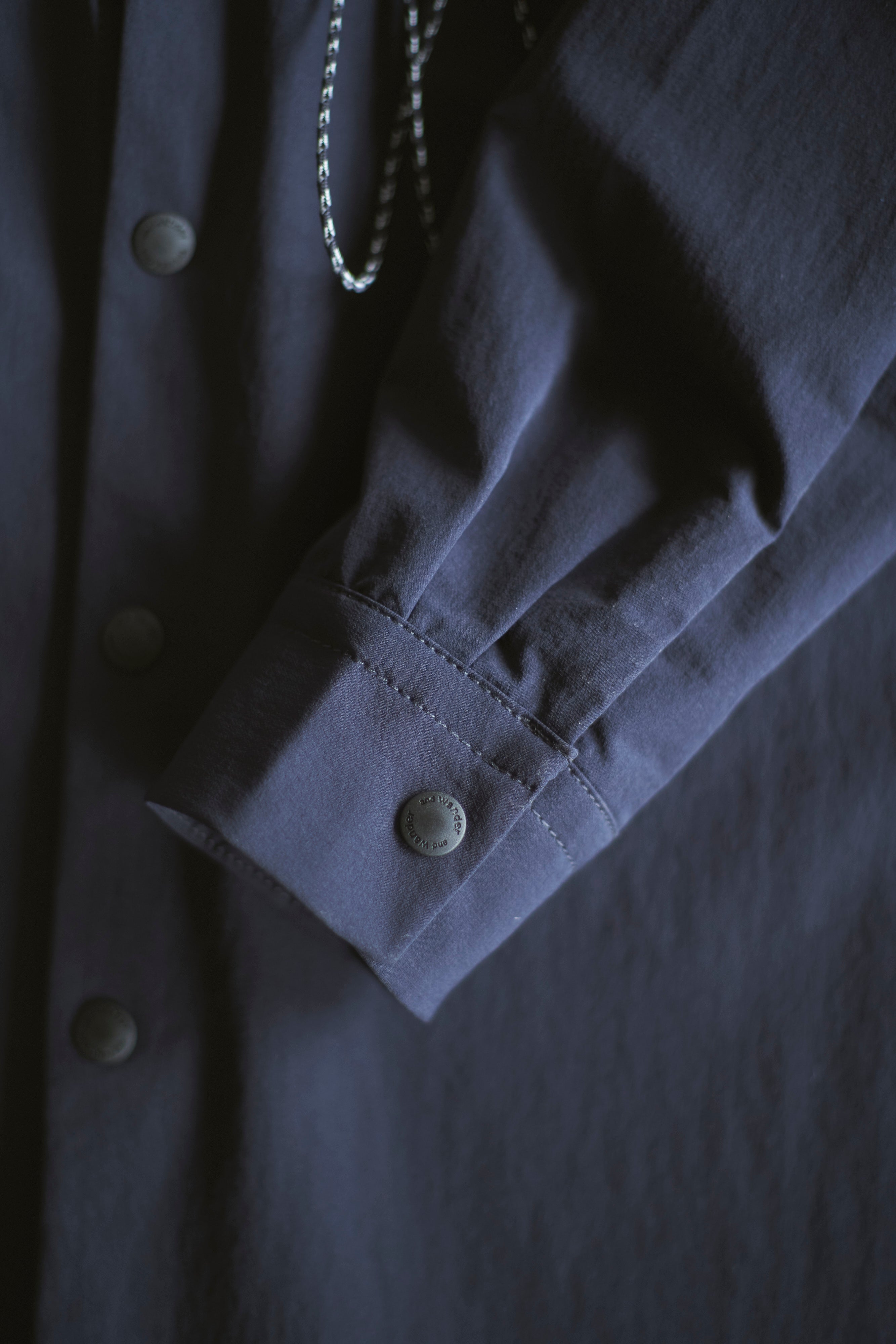 and wander / light w cloth shirt