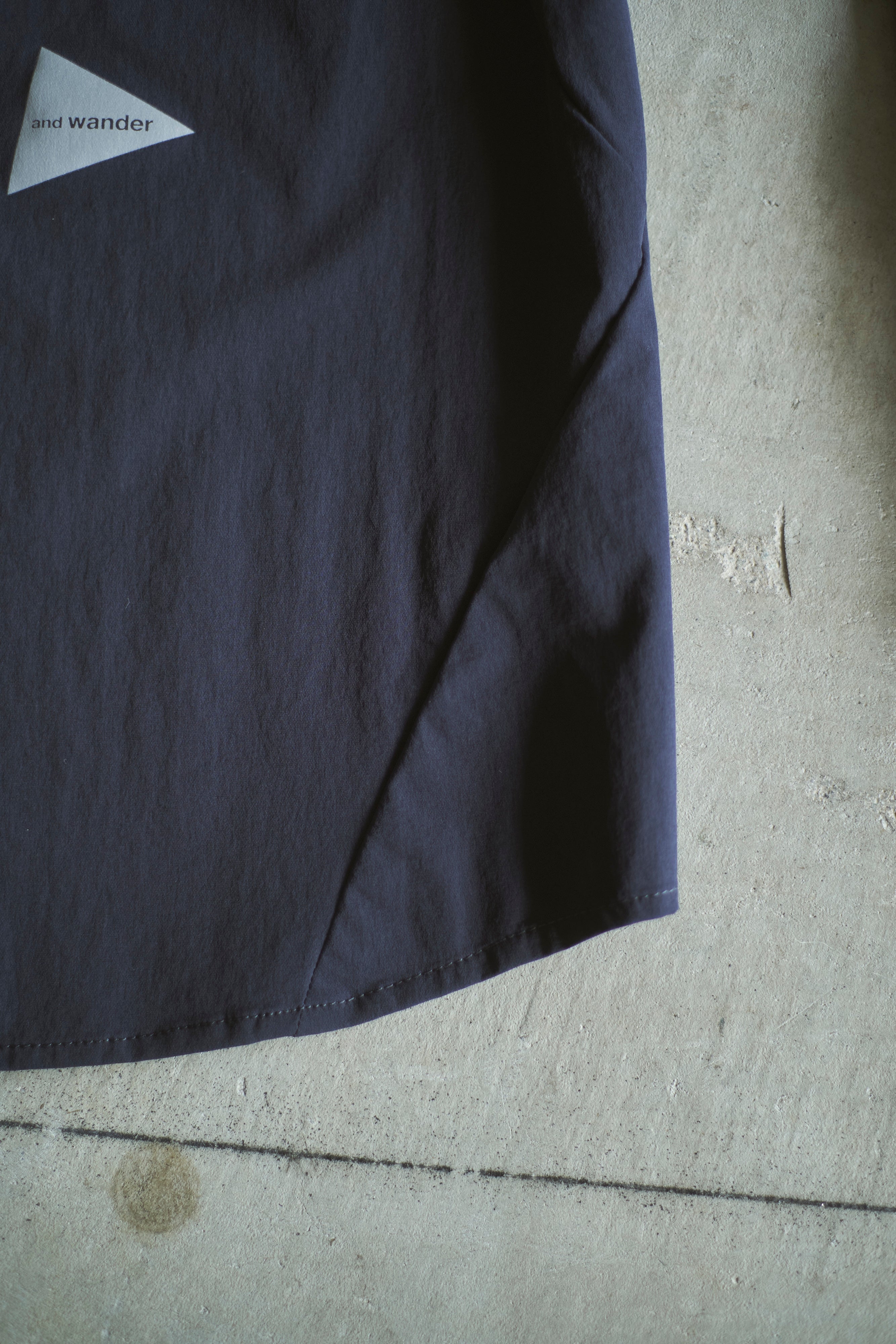 and wander / light w cloth shirt