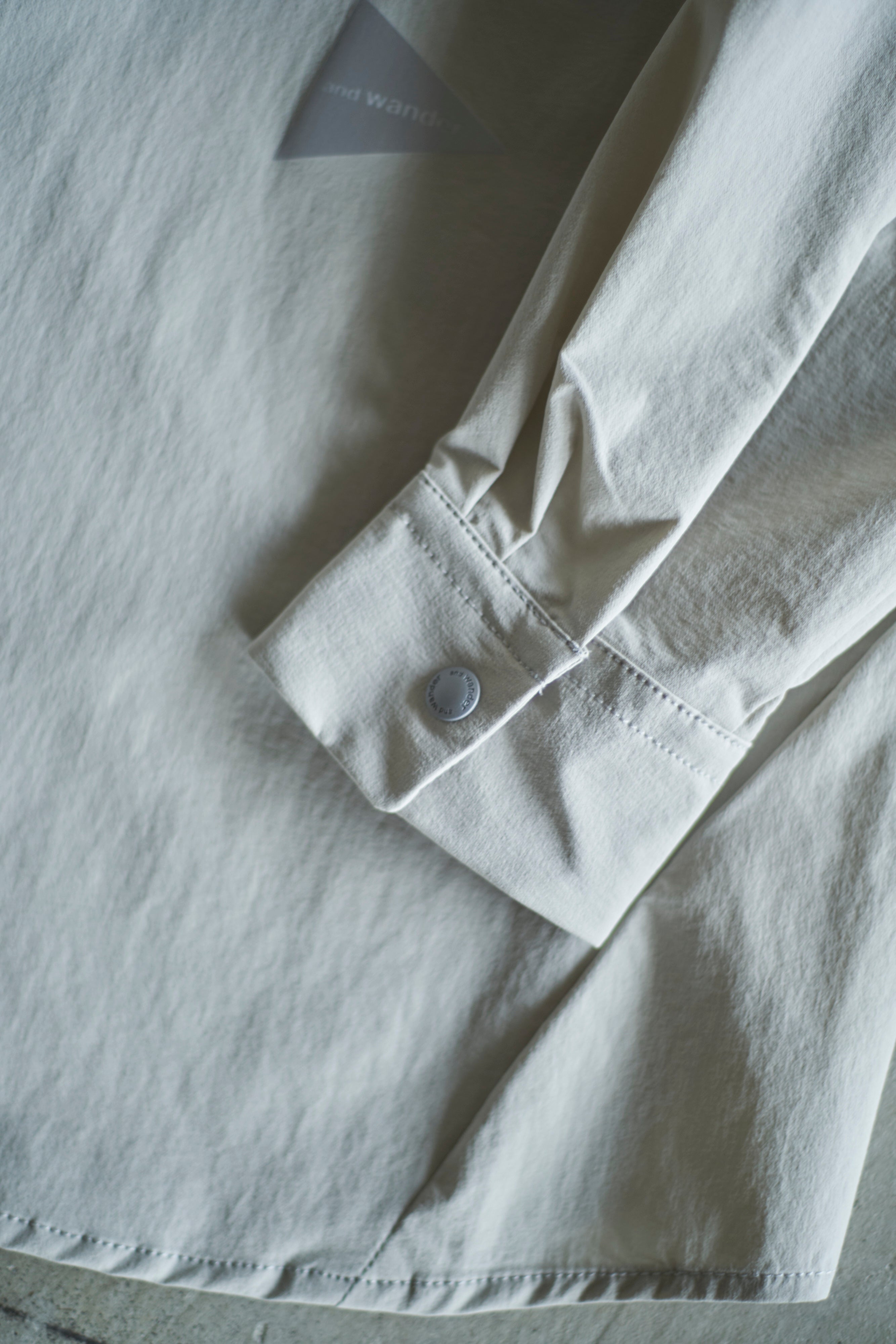 and wander / light w cloth shirt