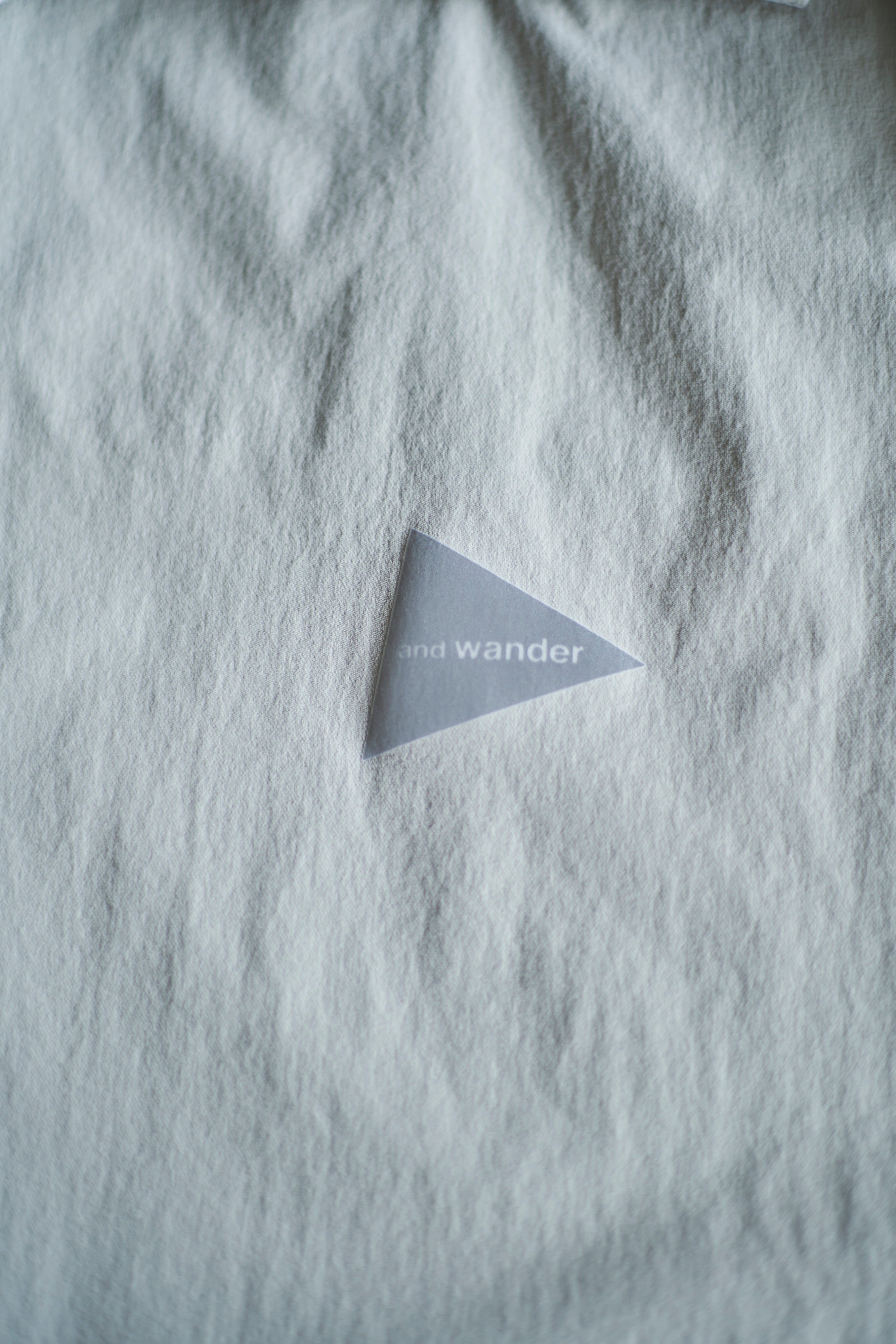 and wander / light w cloth shirt