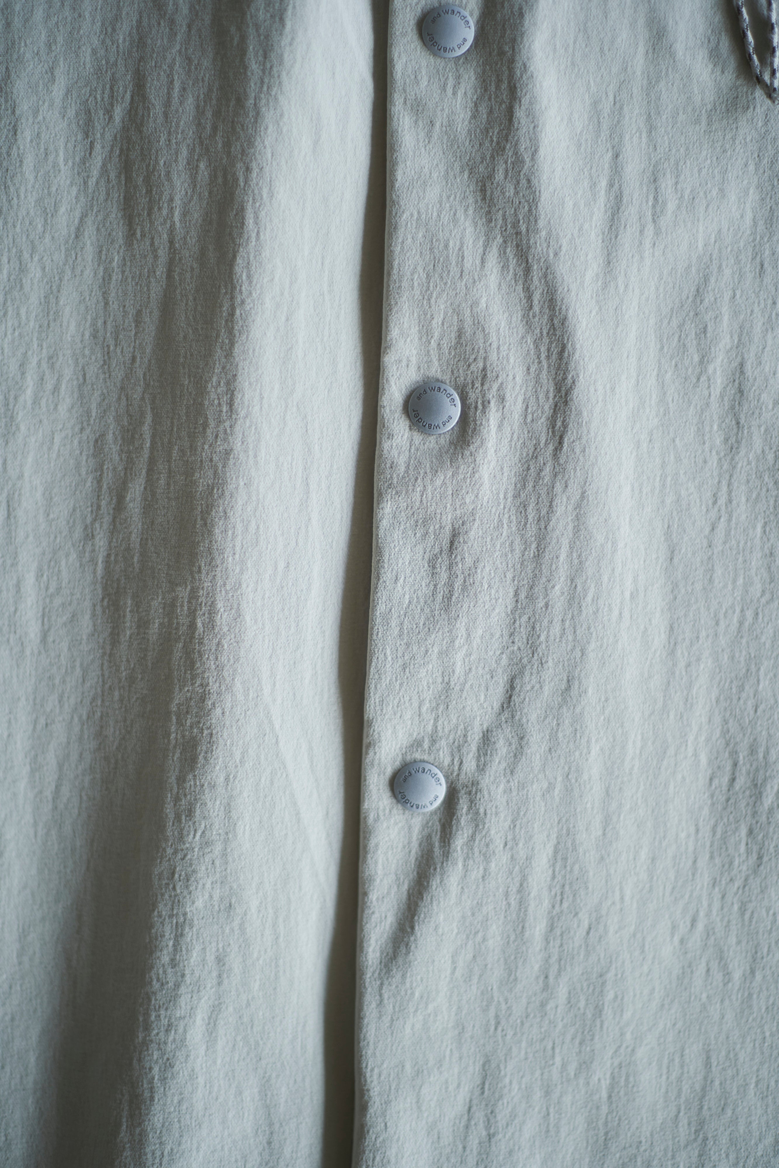 and wander / light w cloth shirt