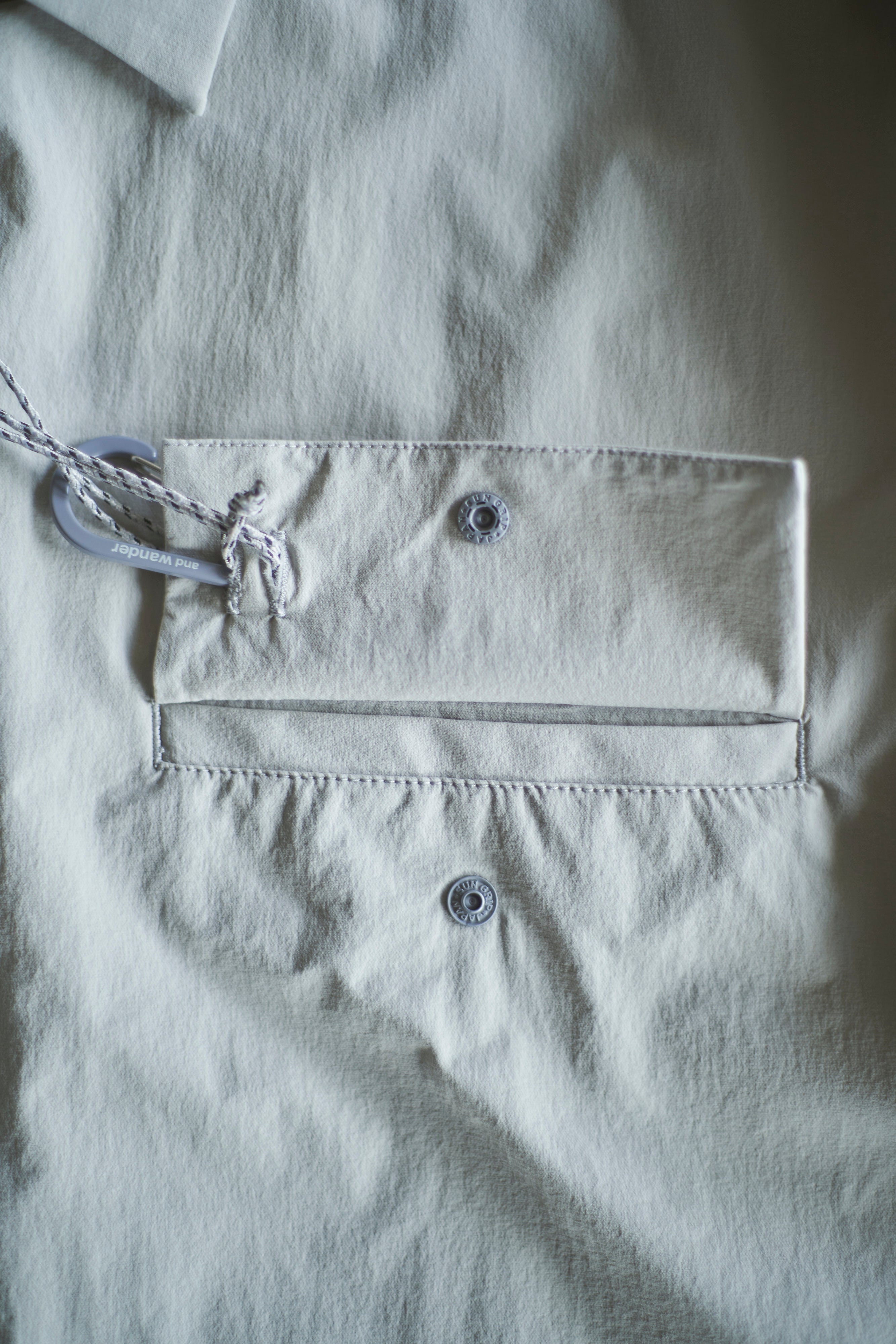 and wander / light w cloth shirt