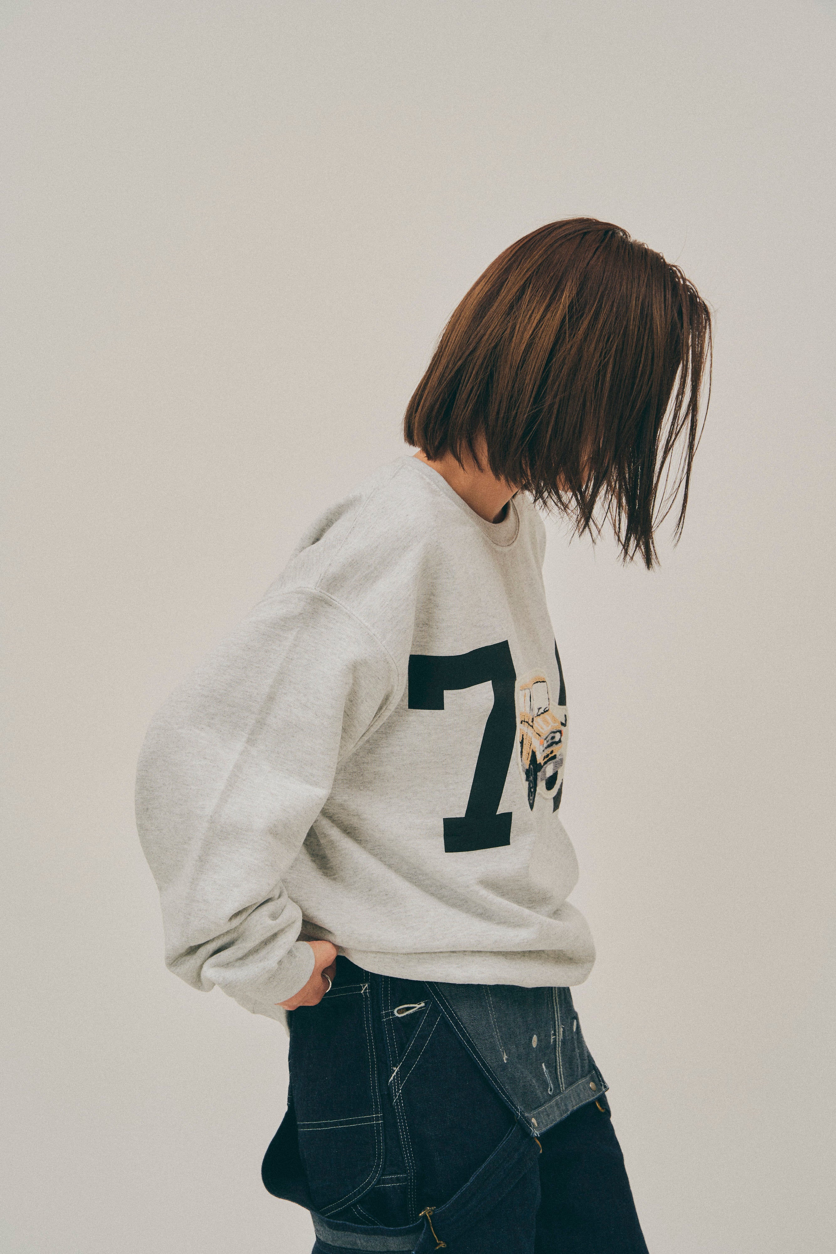 O.K. / L/C 70 EMBROIDERY CREW SWEAT
