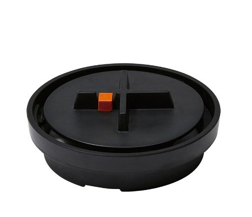 KIKKERLAND / Manhole