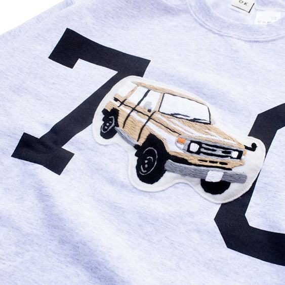 O.K. / L/C 70 EMBROIDERY CREW SWEAT