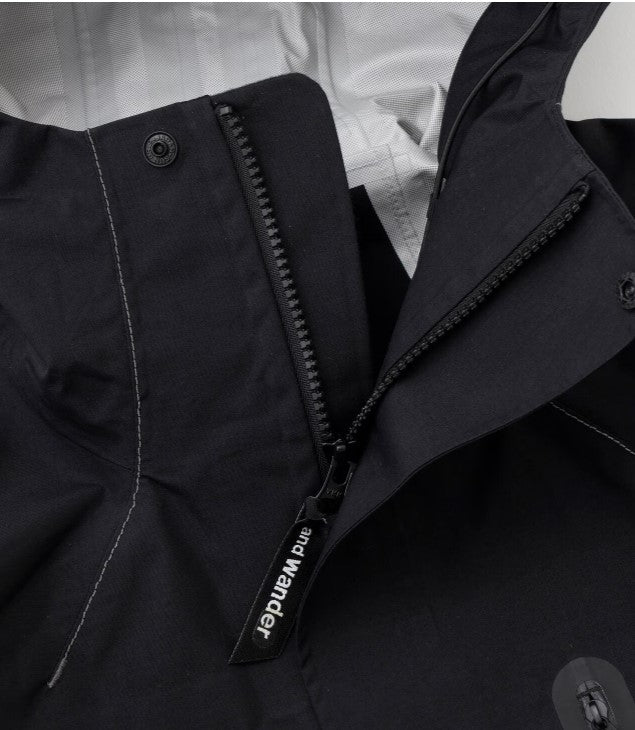 and wander / 2.5L hiker rain jacket