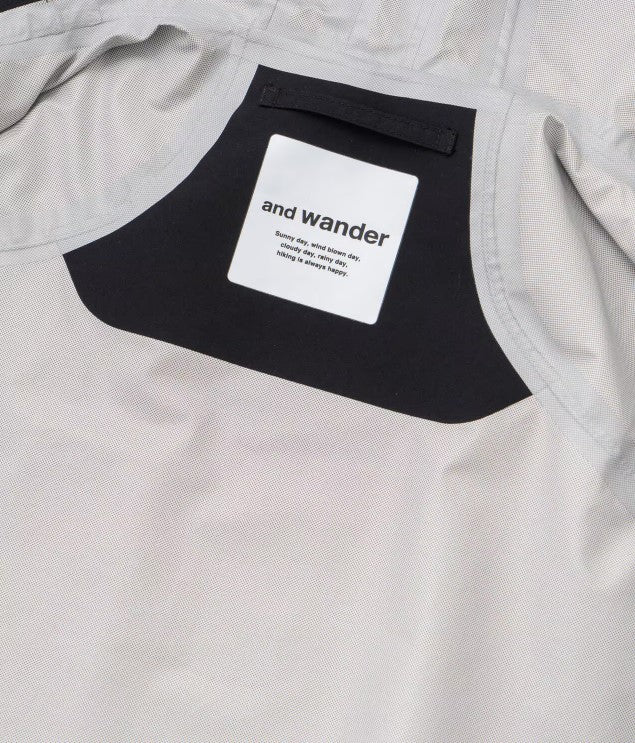 and wander / 2.5L hiker rain jacket