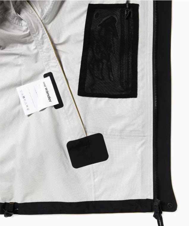 and wander / 2.5L hiker rain jacket
