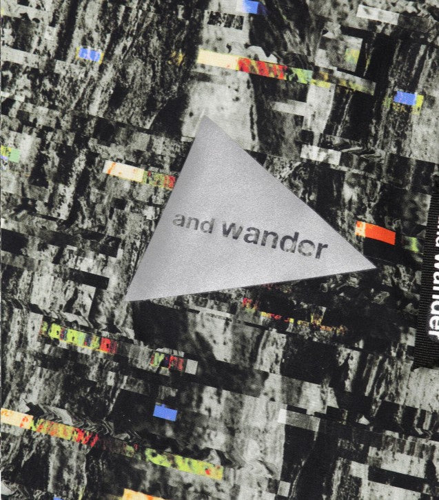 and wander / PERTEX printed wind T