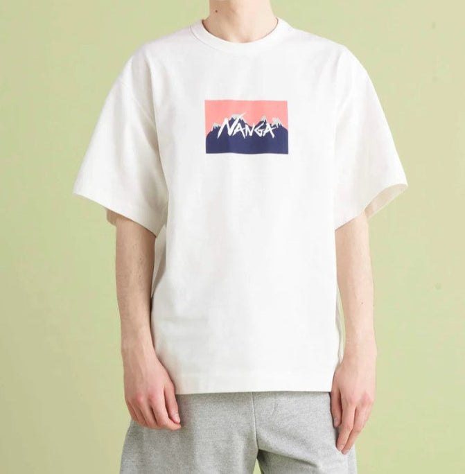 NANGA / NANGA x Jerry Ukai ECO HYBRID NANGA LOGO TEE
