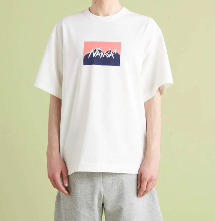 NANGA / NANGA x Jerry Ukai ECO HYBRID NANGA LOGO TEE