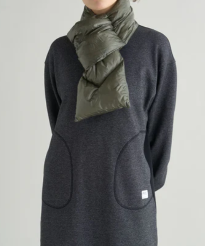NANGA / PORTABLE LIGHT DOWN MUFFLER(UNISEX)