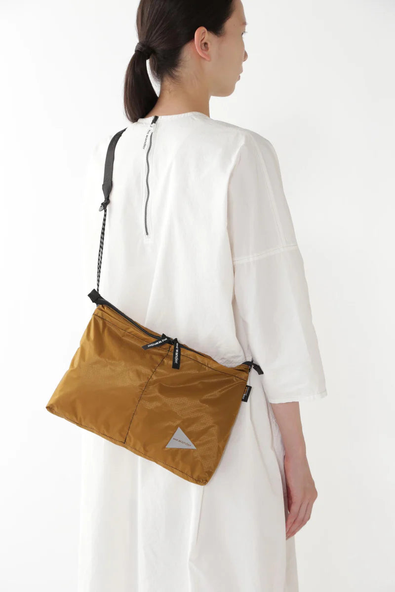 and wander / sil sacoche