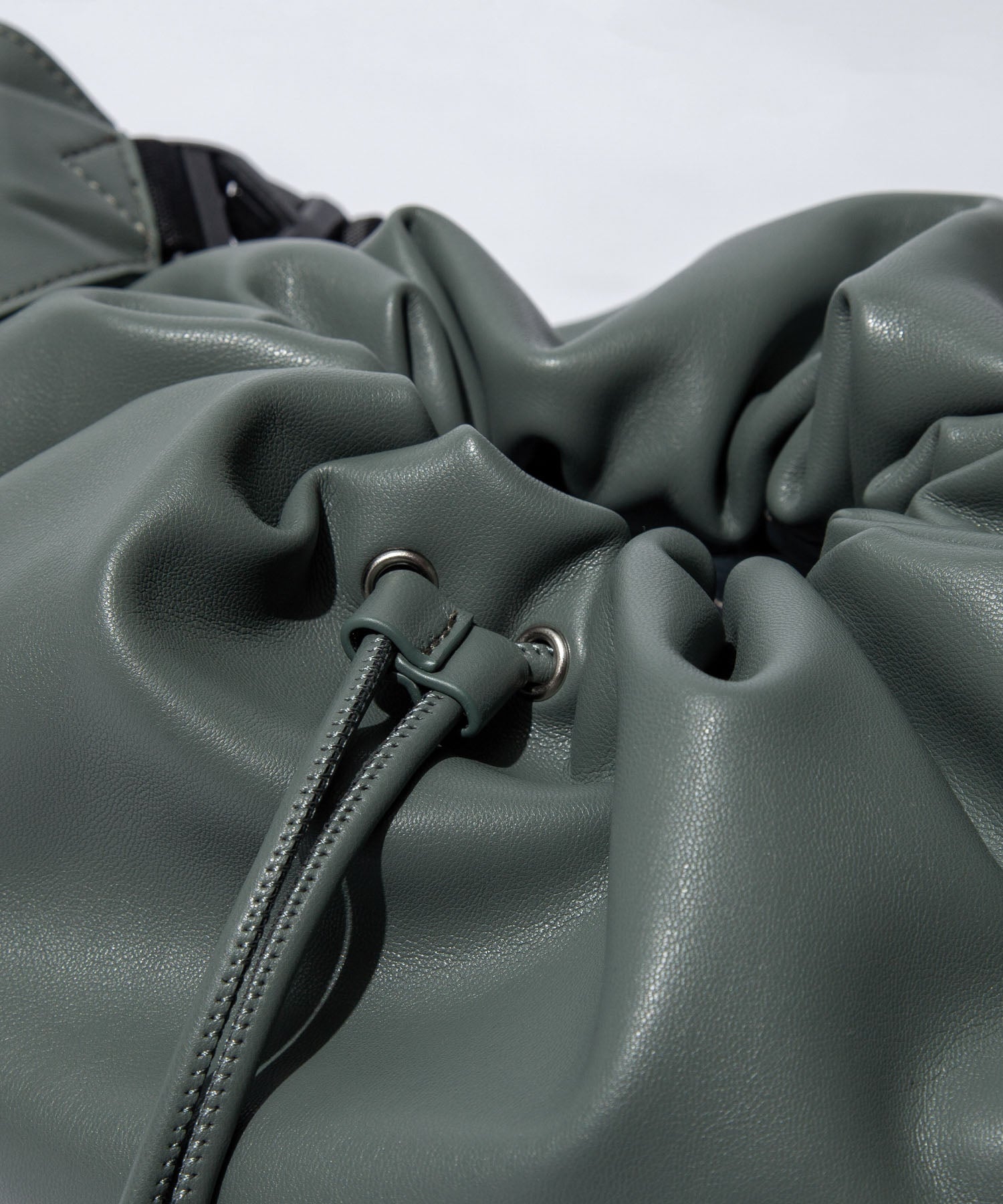 F/CE. / TECH LEATHER DRAWSTRING SHOULDER