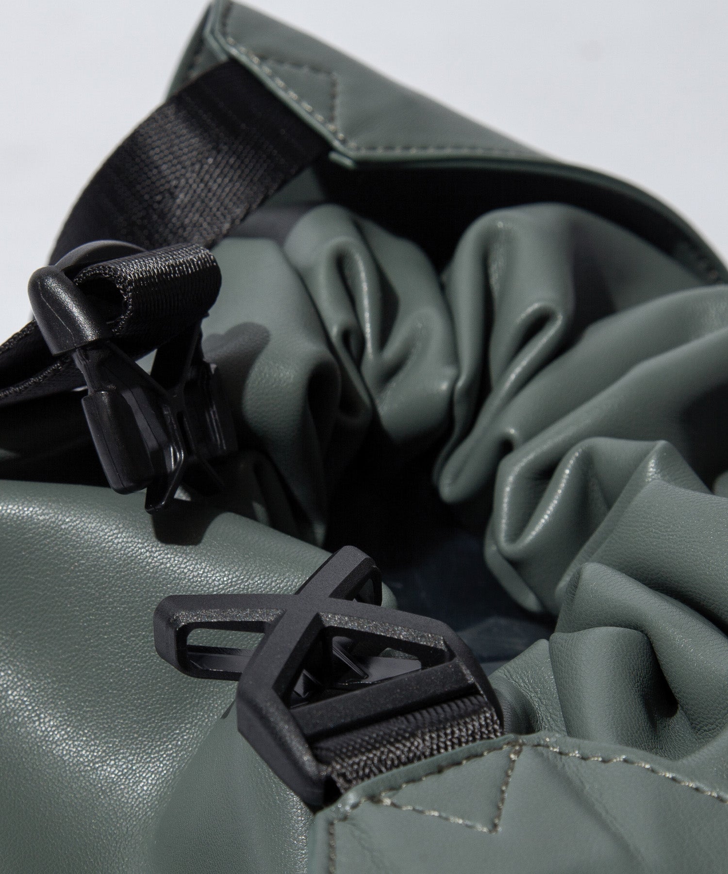 F/CE. / TECH LEATHER DRAWSTRING SHOULDER