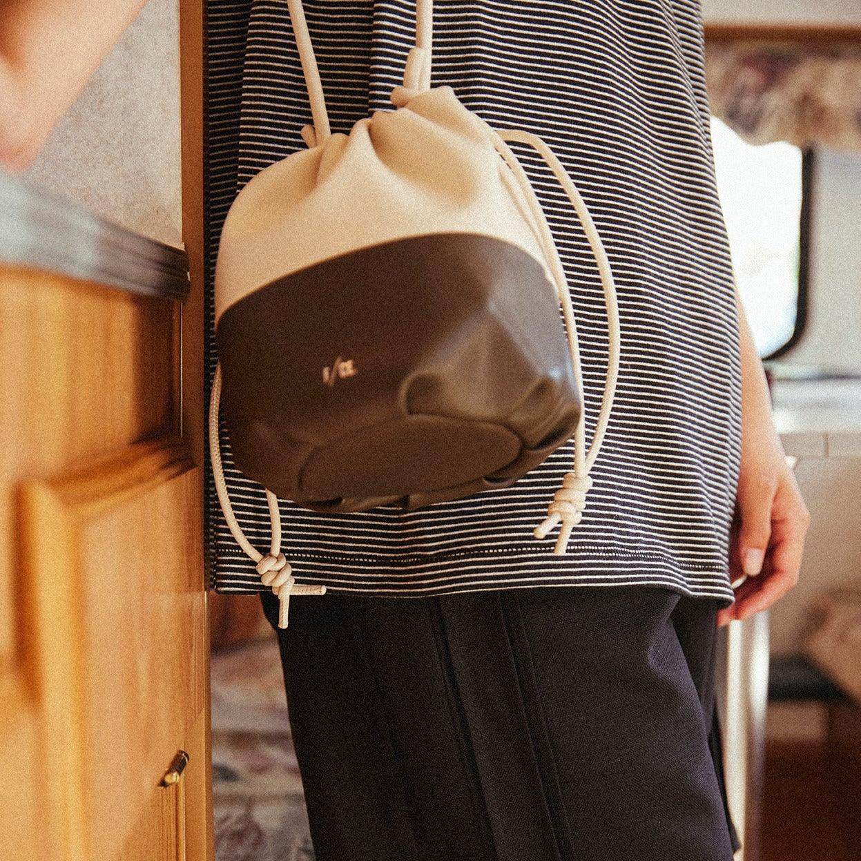 F/CE. / TECH LEATHER DRAWSTRING POCHETTE