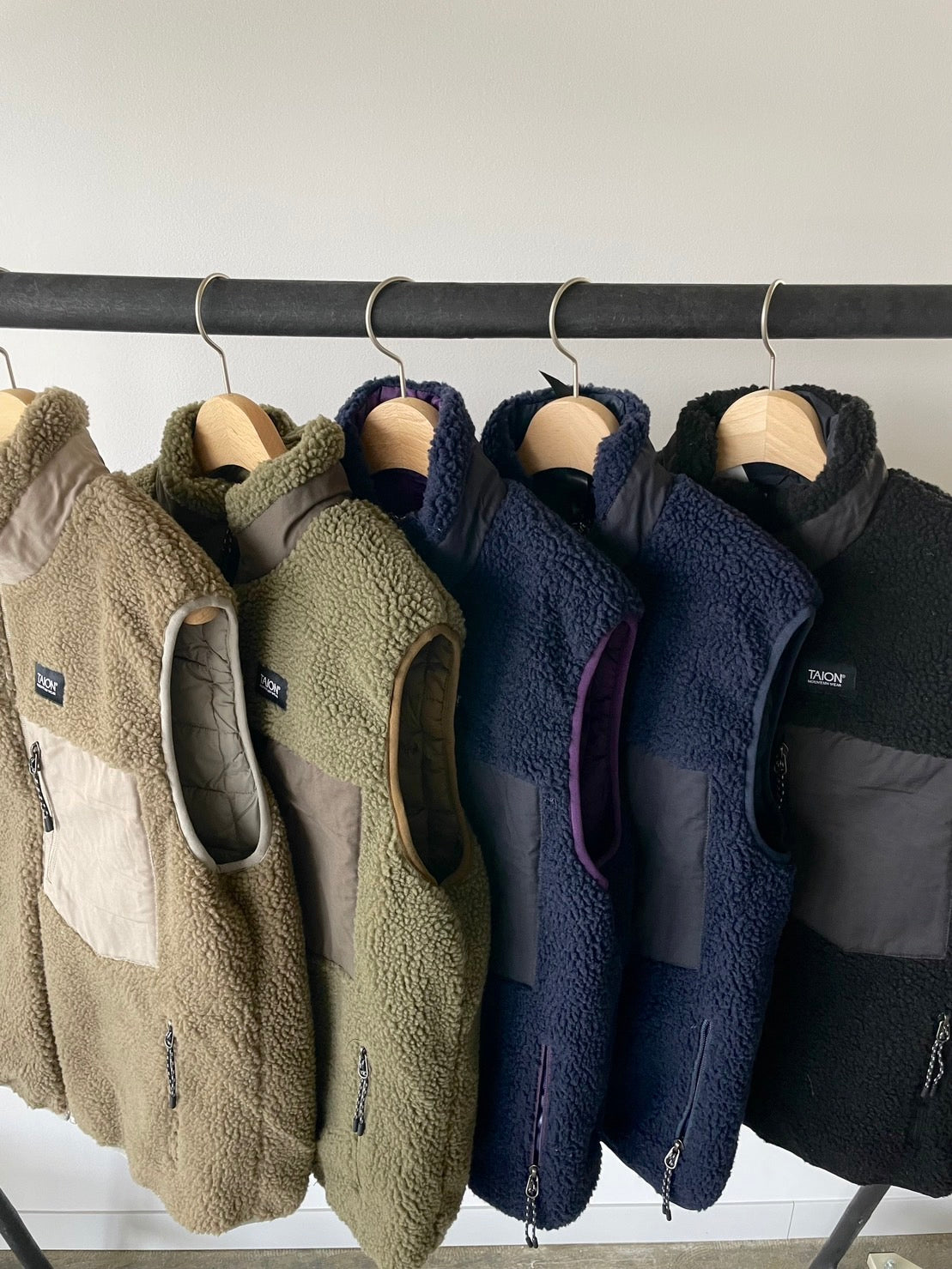 TAION / "DOWN x BOA" REVERSIBLE VEST