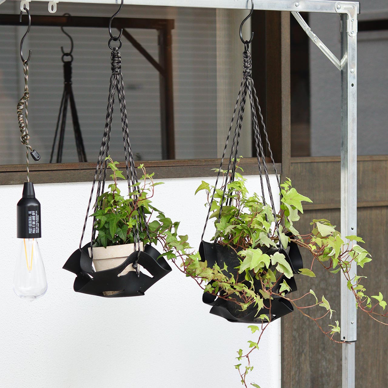 POST GENERAL / RUBBER POT HANGER L