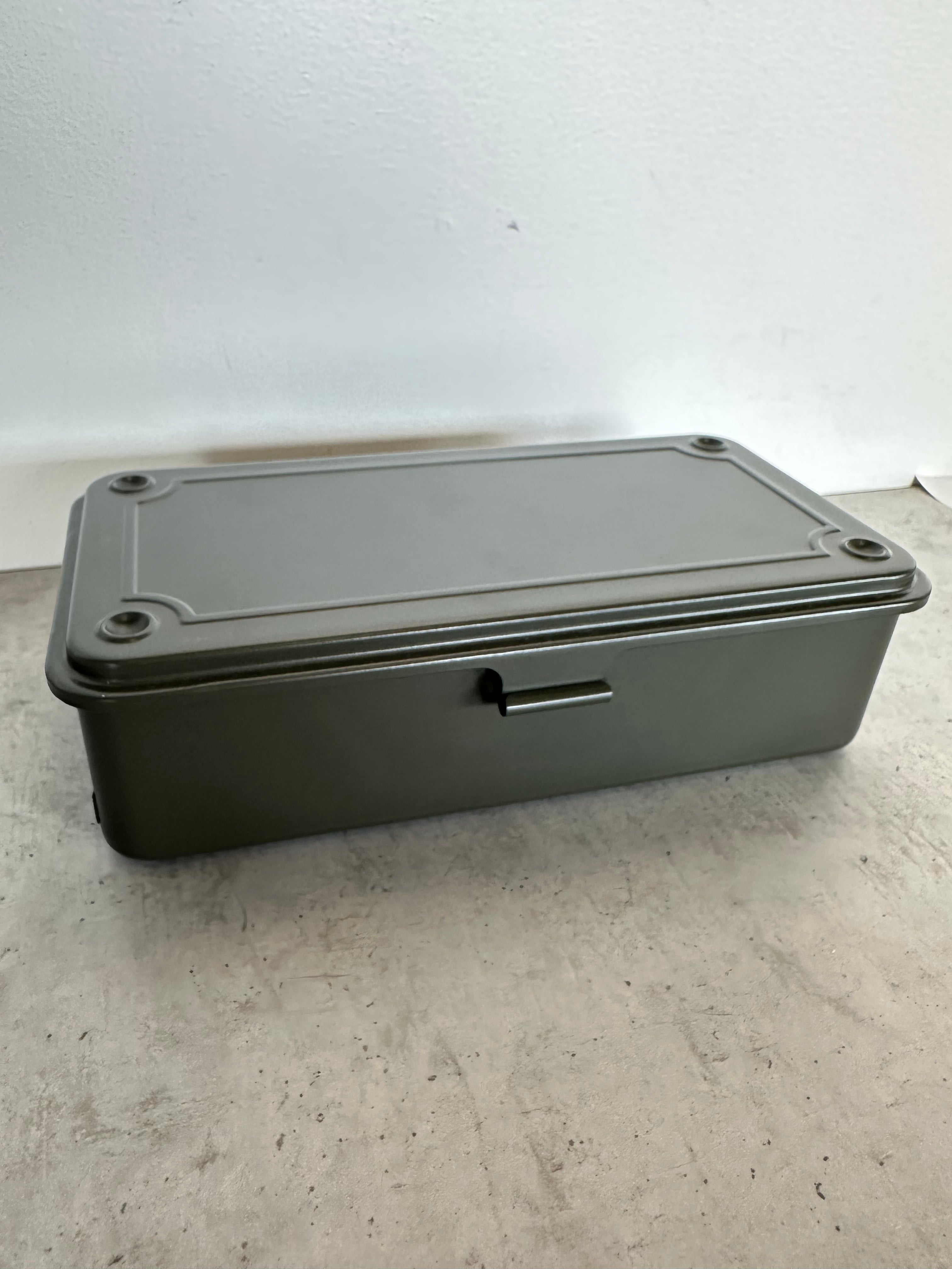 TOYO STEEL / 東洋スチールカラートランク型工具箱190 ミリタリーグリーン