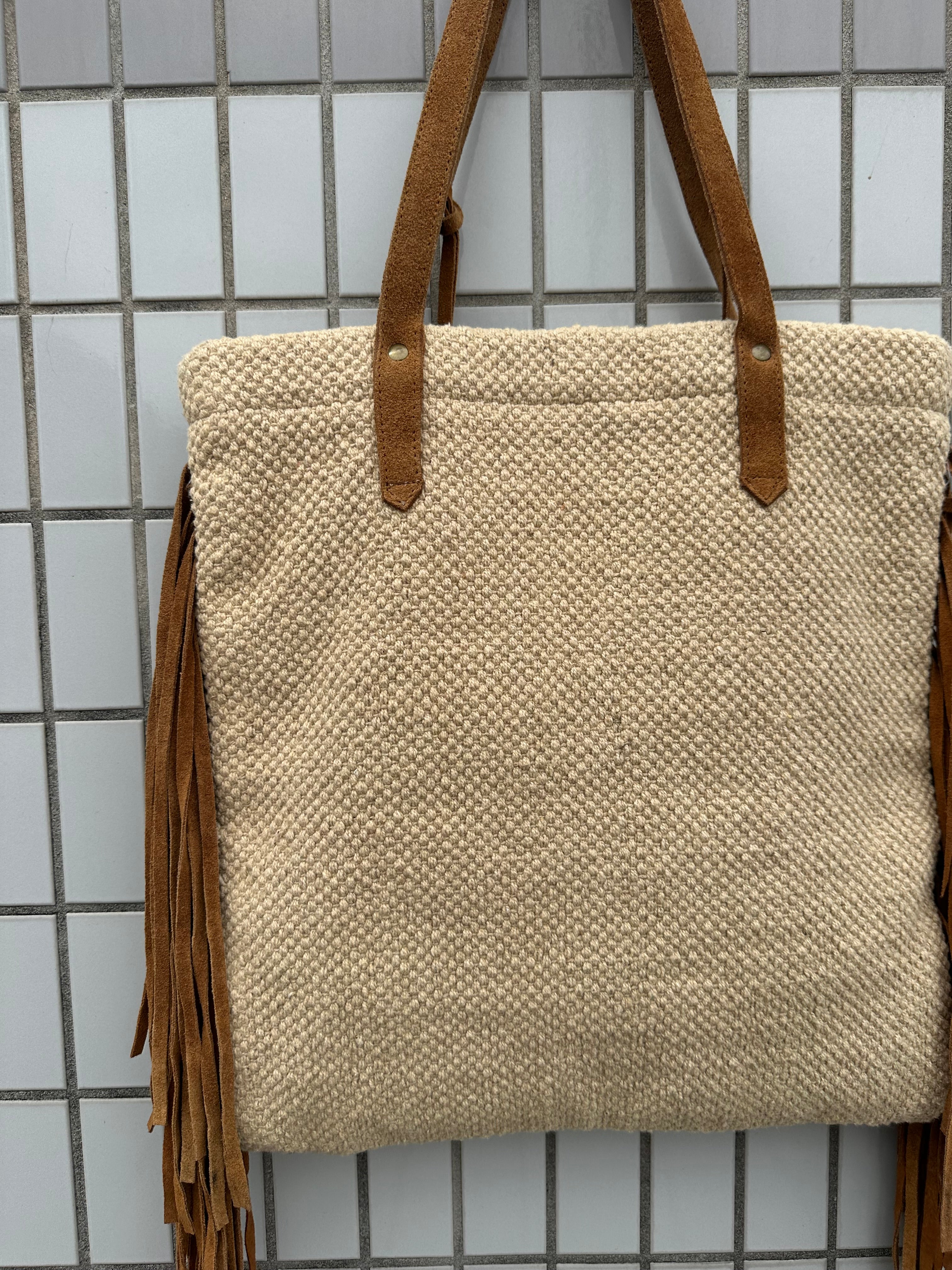 Auntierosa Holiday / LOVESTITCH NATIVE BAG