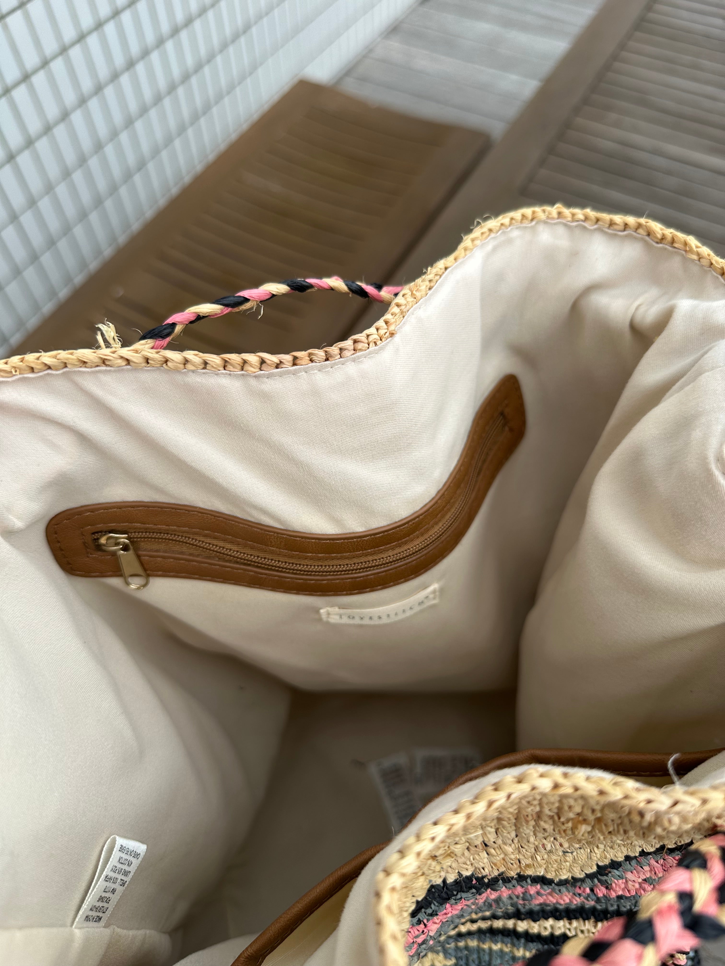 Auntierosa Holiday / ”Love stitch”Colonbia Bag