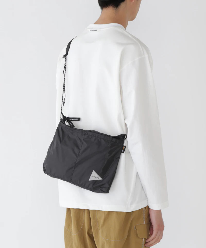 and wander / sil sacoche