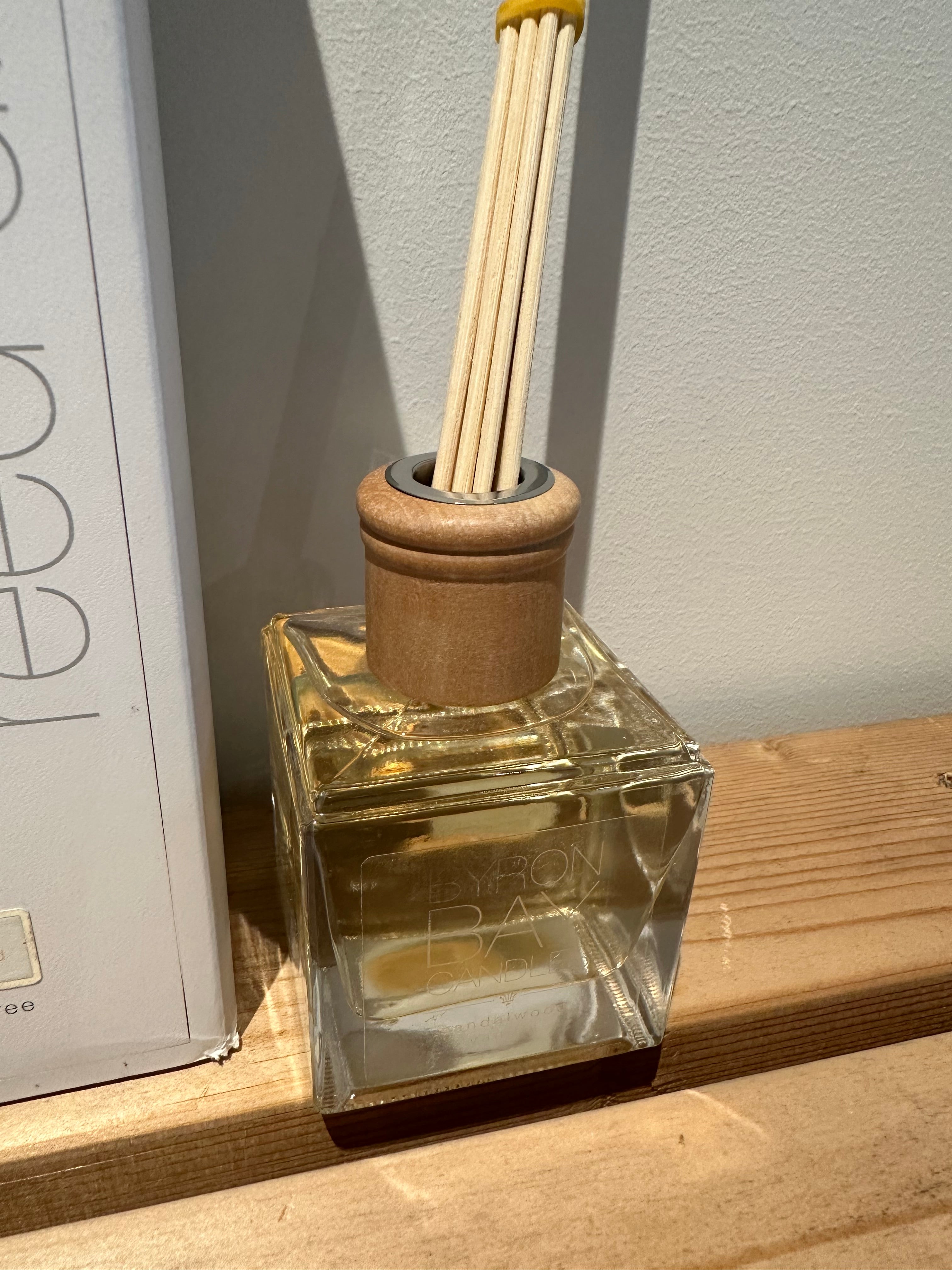 Auntierosa Holiday / FRENCH PEAR-REED DIFFUSER Sandalwood Vanilla