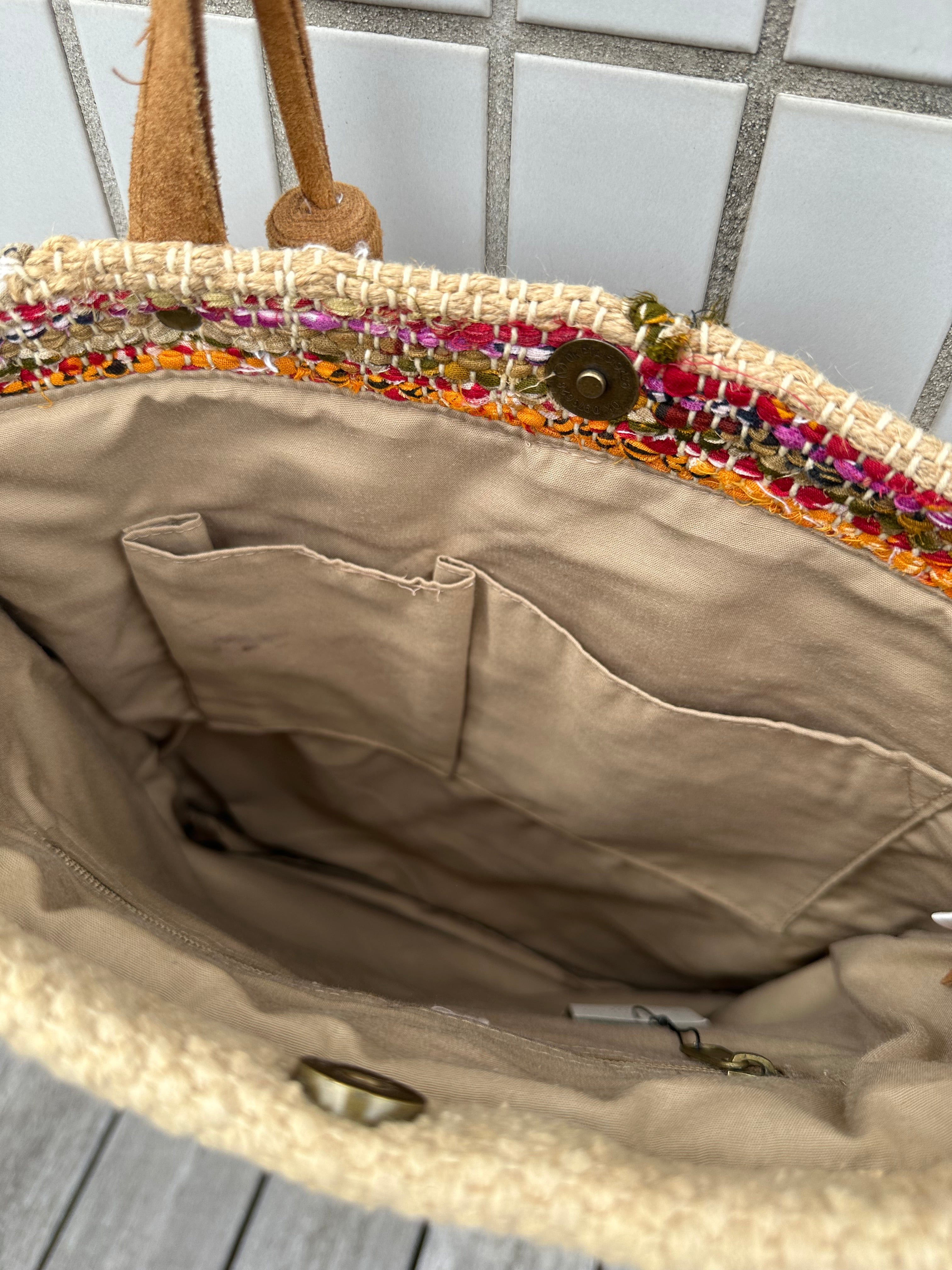 Auntierosa Holiday / LOVESTITCH NATIVE BAG
