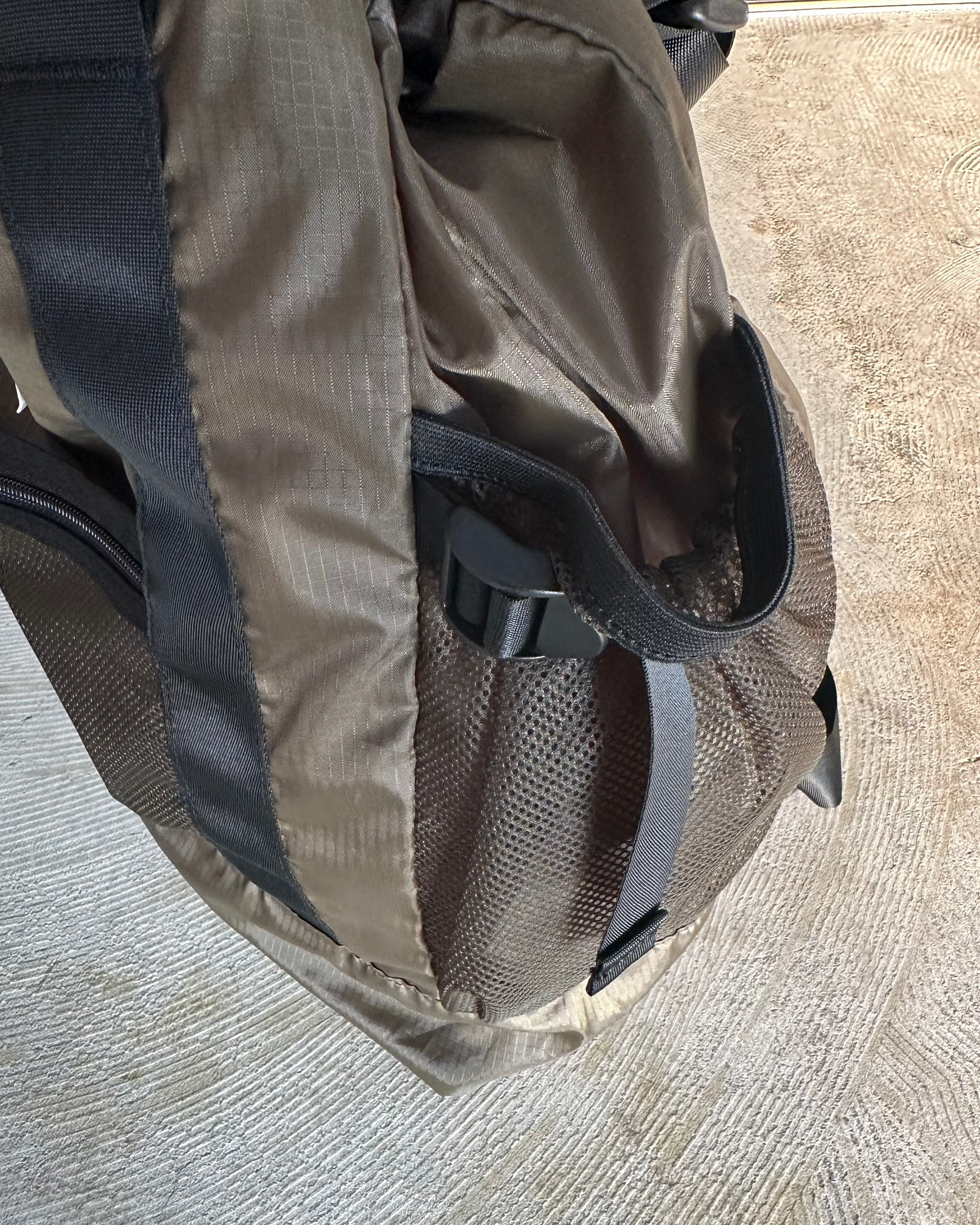 CARIBOU MOUNTAINEERING / LIGHT WEIGHT PACK TOTE　OLIVE