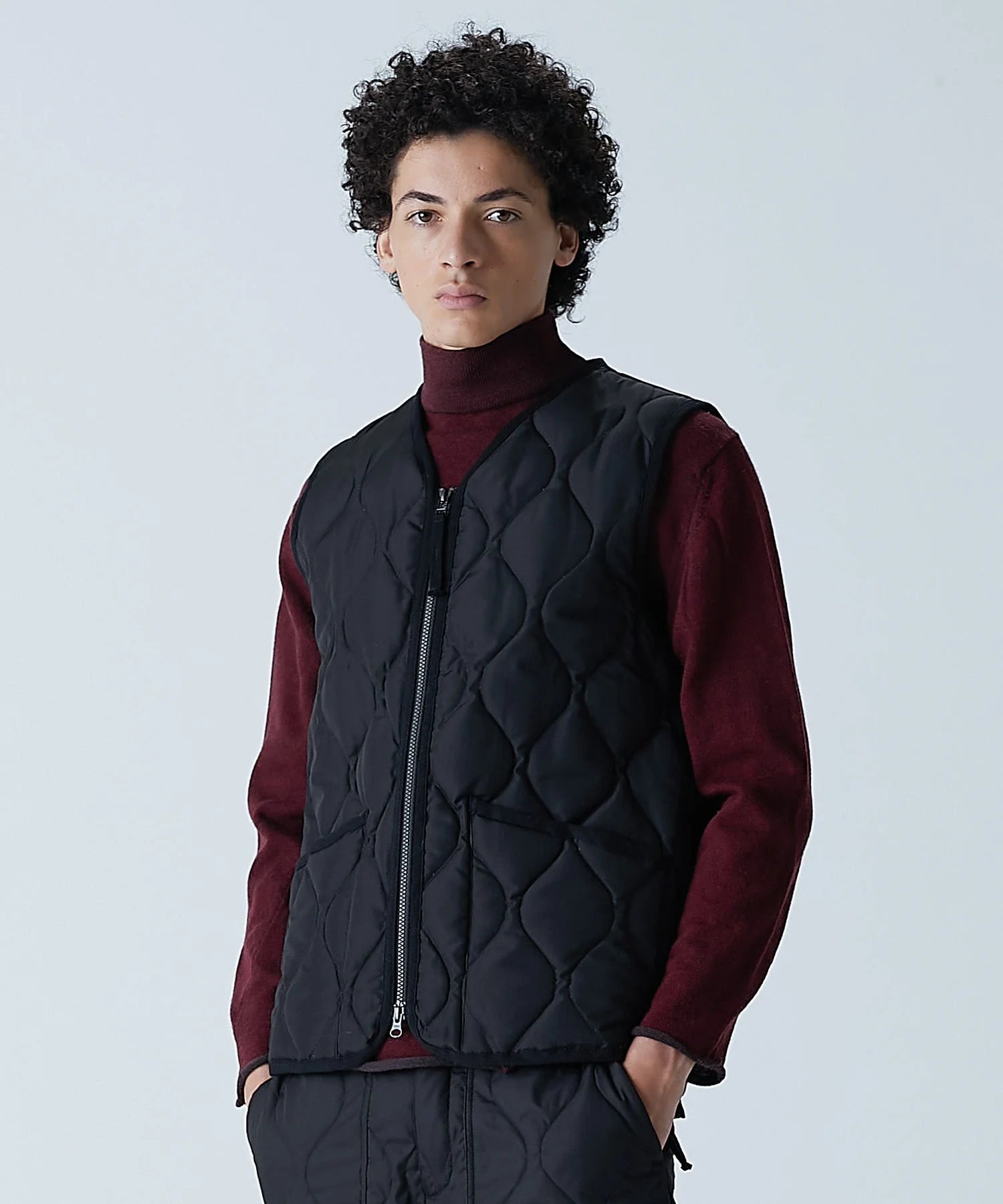 TAION / MILITARY W-ZIP V NECK DOWN VEST