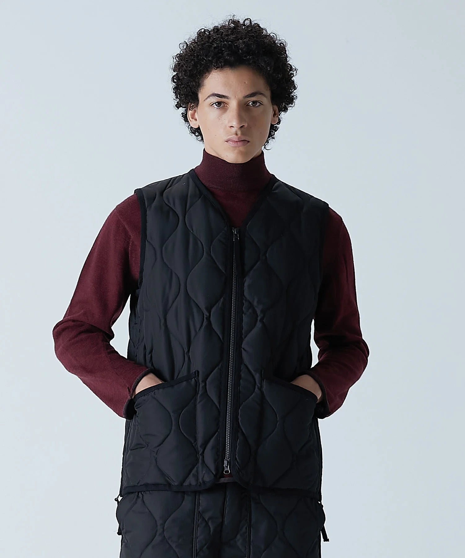 TAION / MILITARY W-ZIP V NECK DOWN VEST