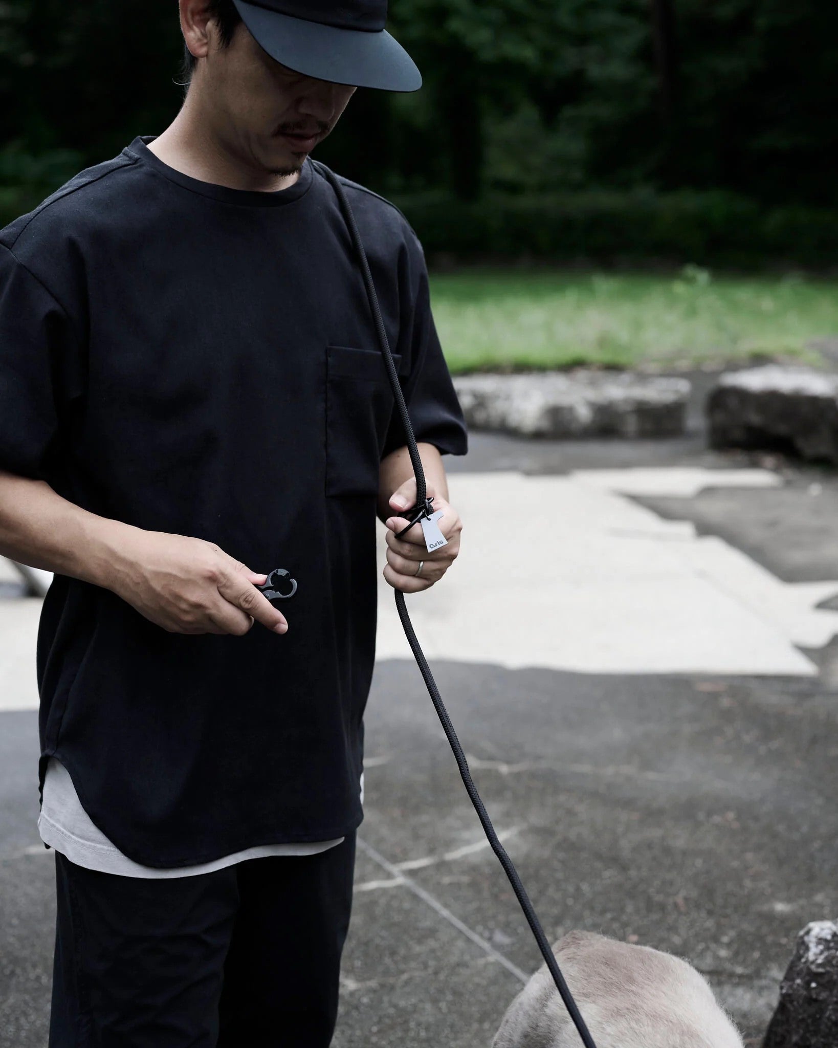 Gris / THE SHOULDER LEASH