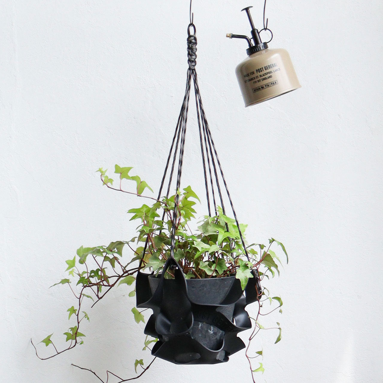 POST GENERAL / RUBBER POT HANGER L