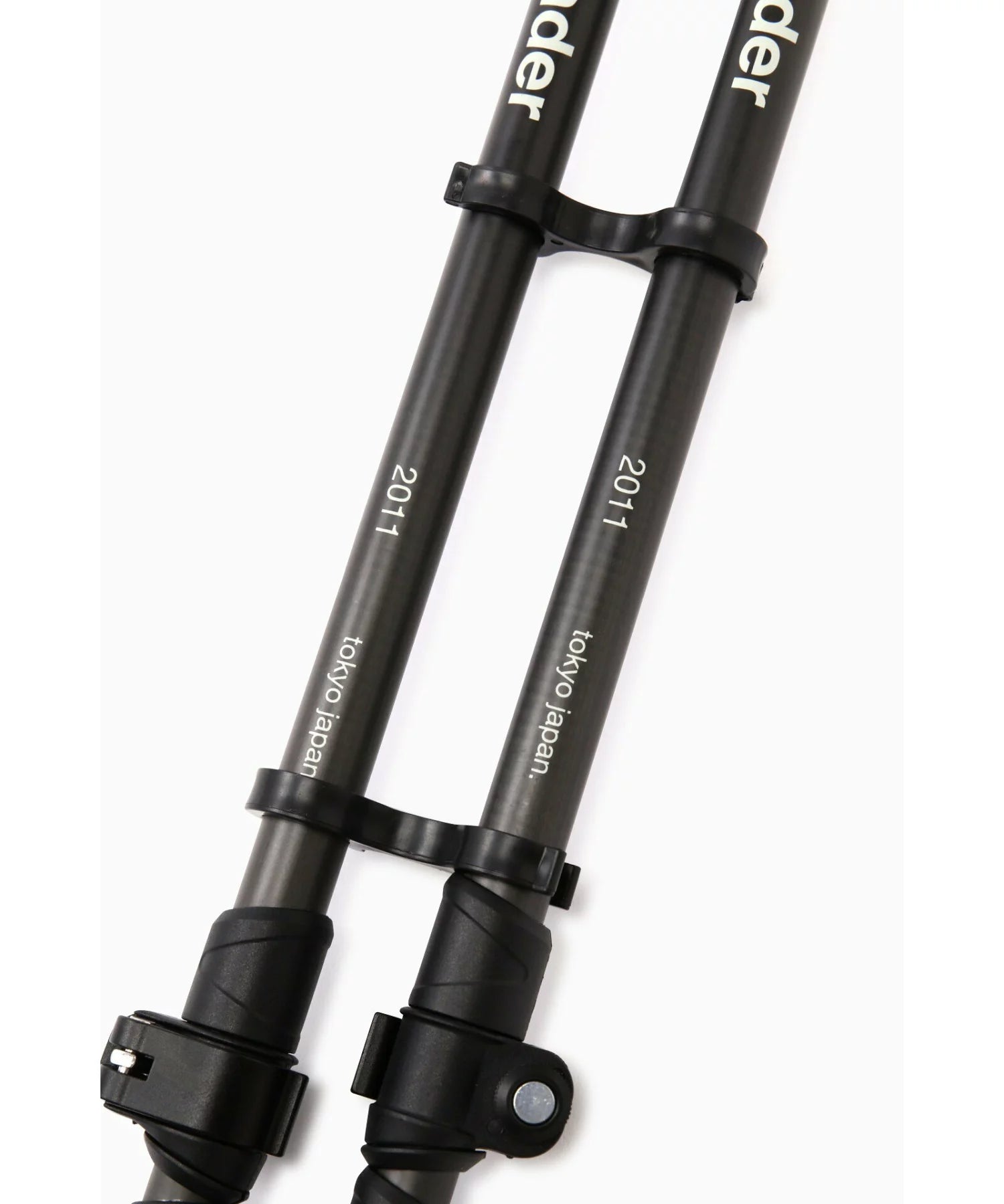 and wander / carbon trekking pole